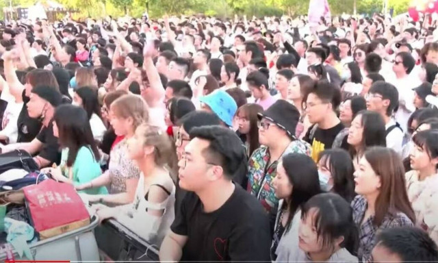 Oυχάν: Ξέφρενο μουσικό φεστιβάλ με 11.000 θεατές στην covid-free κινεζική μεγαλούπολη