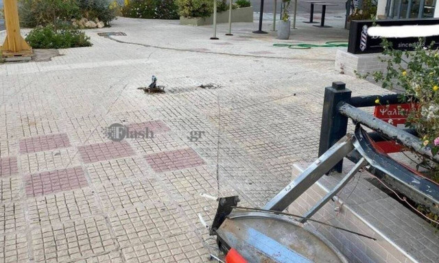 Τροχαίο στα Χανιά: Λίγο έλειψε να μπει με το αυτοκίνητο μέσα στο εστιατόριο (pics)