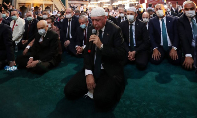 Ρετζέπ Ερντογάν: Ρώσικη ρουλέτα με δύο σφαίρες στη θαλάμη - Ποια θα τον «σκοτώσει»;