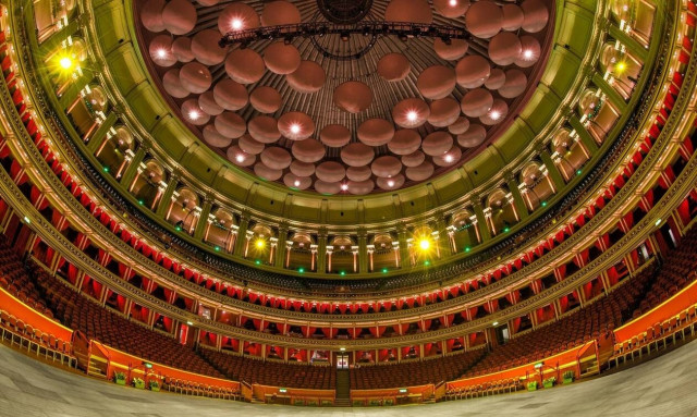 Λονδίνο: Ανοίγει το Royal Albert Hall - Ο Τζέιμς Μπλαντ στην πρώτη συναυλία