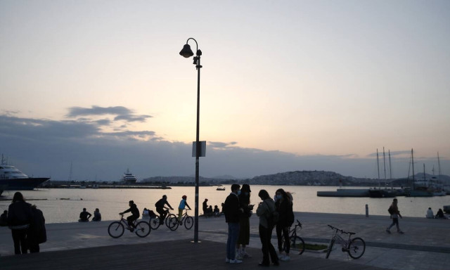 Κρούσματα σήμερα: 924 νέες μολύνσεις στην Αττική, 247 στη Θεσσαλονίκη