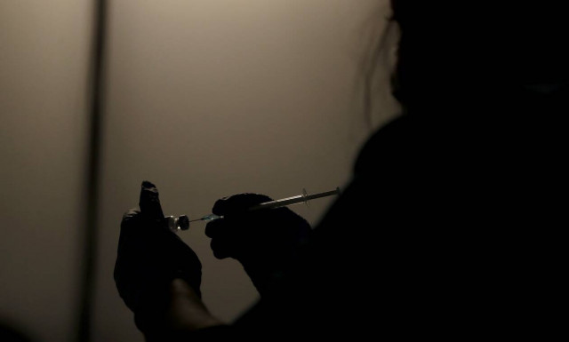 Βρετανία - Times: Τρίτη δόση εμβολίου το φθινόπωρο σε όλους τους πολίτες άνω των 50 ετών