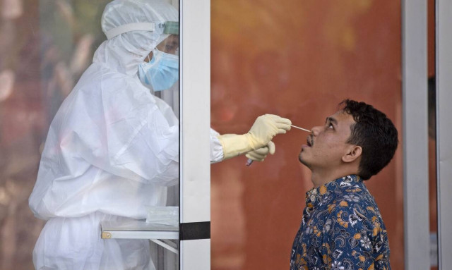 Ινδονησία: Ξέπλεναν και πουλούσαν ξανά ρινικούς στυλεούς από τεστ για Covid-19