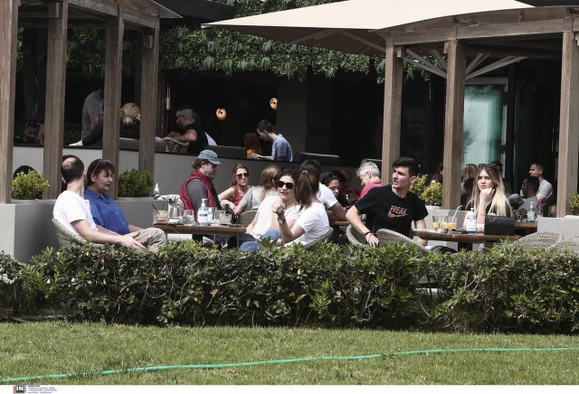 Κορονοϊός: «Καμπανάκι» για νέο κύμα πανδημίας μέσα στο καλοκαίρι – Τι φοβίζει τους ειδικούς