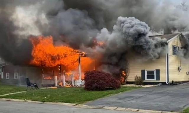 Σύγχρονος Νέρωνας στις ΗΠΑ: Τους έβαλε φωτιά στο σπίτι και κάθισε σε καρέκλα να το απολαύσει