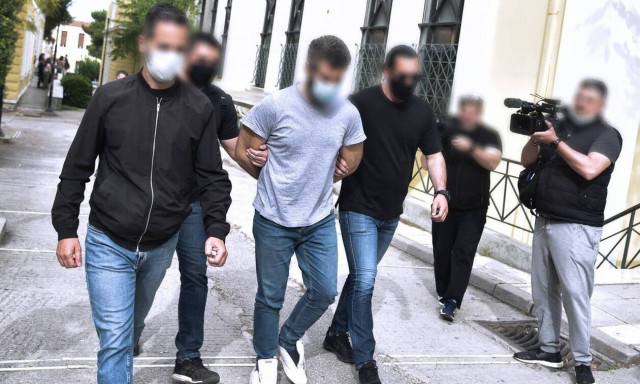Έγκλημα στα Καλύβια: Στη φυλακή ο 32χρονος - Πίστευε πως το θύμα του έχει κάνει μάγια