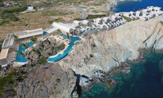 Το ελληνικό ξενοδοχείο που «κόβει» την ανάσα! (pics)