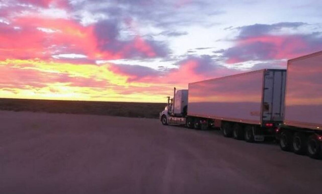 O φορτηγατζής με το drone: Καταγράφει άγρια, πανέμορφα τοπία για καλούς σκοπούς