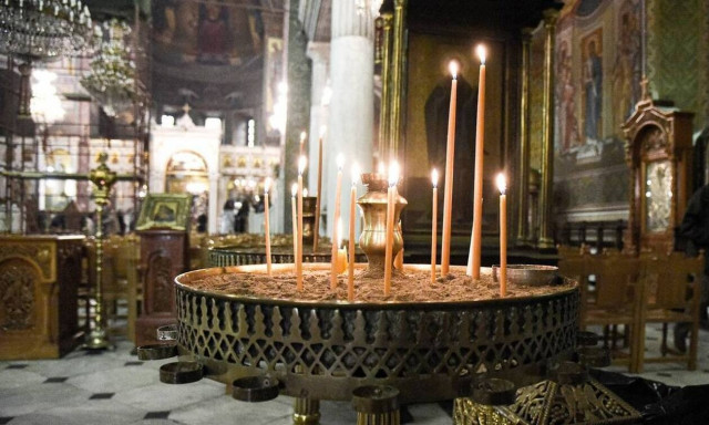 Θεσσαλονίκη: Δικογραφία σε βάρος έξι ιερέων που είπαν το Χριστός Ανέστη τα μεσάνυχτα