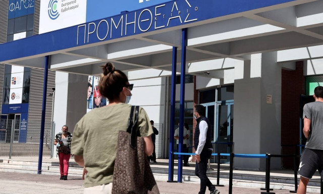 Εμβόλια κορονοϊού: Μεγαλύτερη αποτελεσματικότητα και διάρκεια ανοσίας για τους νέους