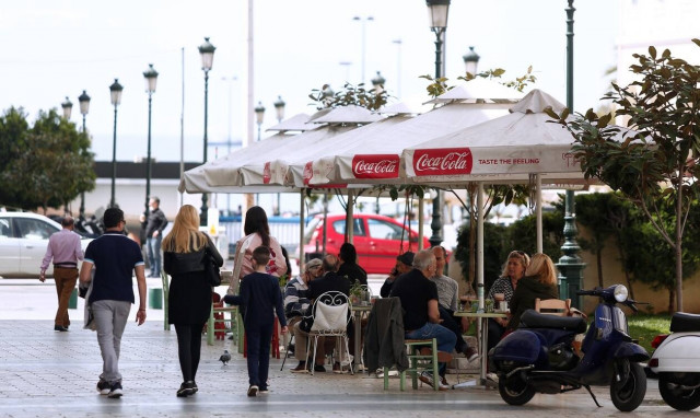 Κορονοϊός: Υψηλούς αριθμούς κρουσμάτων μέχρι τα μέσα Ιουνίου «βλέπει» ο καθηγητής Δερμιτζάκης