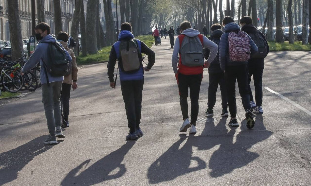 Γαλλία-COVID-19: Εμβολιασμοί σε έφηβους 16 και 17 ετών που κινδυνεύουν να νοσήσουν σοβαρά