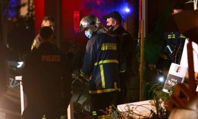 Συναγερμός στο Μεσολόγγι: Καίγονται τρία σπίτια – Έχουν απεγκλωβιστεί δύο άτομα