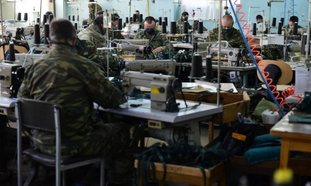 Στρατός Ξηράς: Από μάσκες μέχρι… οπλικά συστήματα – Λύσεις για όλα στα στρατιωτικά εργοστάσια