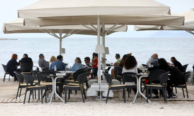 Κρούσματα σήμερα: Πότε θα πέσουμε σε τριψήφιο αριθμό – Τι λένε Σαρηγιάννης, Δερμιτζάκης