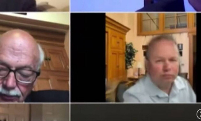 ΗΠΑ: Γερουσιαστής έκανε τηλεδιάσκεψη στο Zoom από το αυτοκίνητο, βάζοντας ψεύτικο φόντο