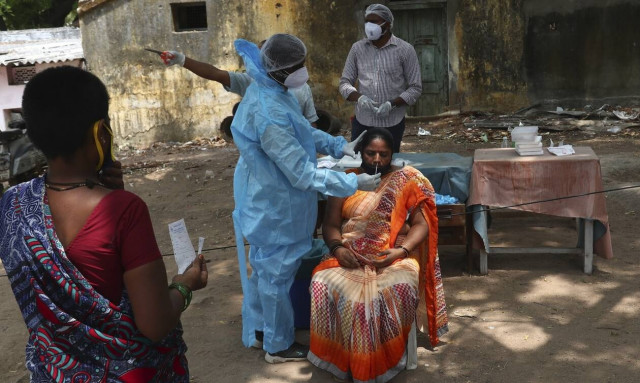 Κορονοϊός: Βρετανικές προειδοποιήσεις για την ινδική παραλλαγή