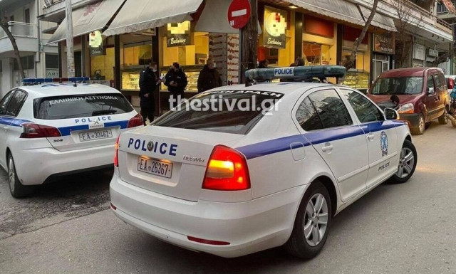 Θεσσαλονίκη: Ομάδα ατόμων ξυλοκόπησε μοτοσικλετιστή στη μέση του δρόμου