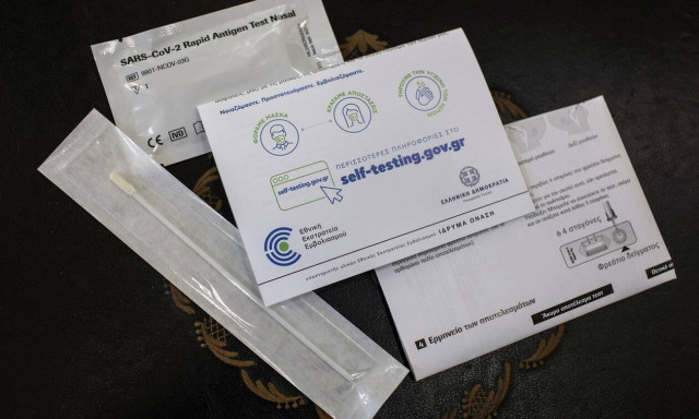 Κορονοϊός στην Ελλάδα: Τη Δευτέρα (10/5) η προμήθεια των δωρεάν self tests για τους εργαζόμενους
