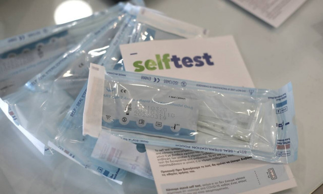 Ζέττα Μακρή για self test: Μείωση μισθού σε εκπαιδευτικούς - αρνητές