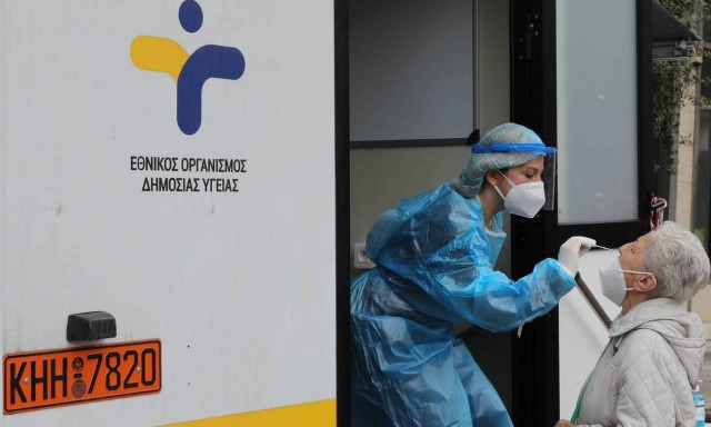 «Καμπανάκι» Βατόπουλου στο Newsbomb.gr: Υπαρκτός ο κίνδυνος για νέα μέτρα αν δεν πειθαρχήσουμε