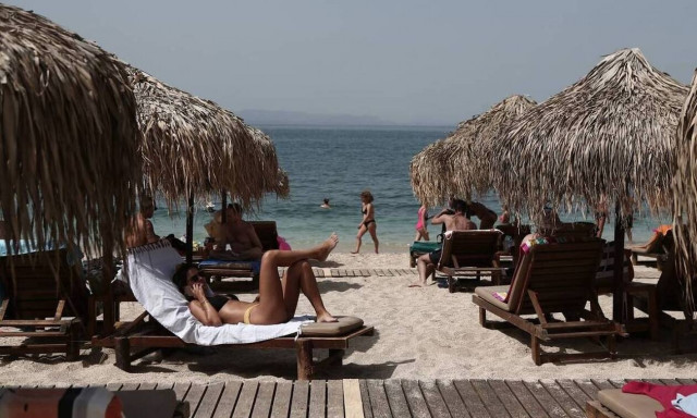 Σάββατο «ελευθερίας» με ανοιχτές παραλίες και εστίαση - Τι SMS στέλνουμε στο 13033