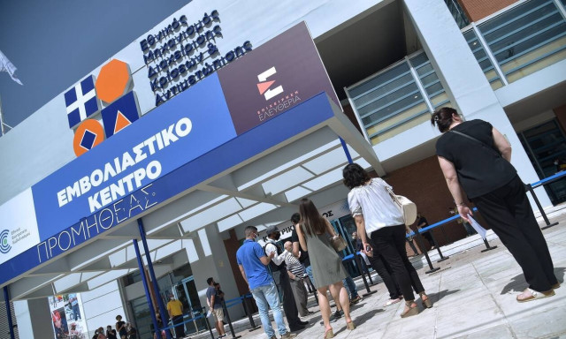 Εμβολιασμός: Ξεπέρασαν τους 112.000 το Σάββατο – Τον Ιούλιο όλα τα εμβόλια για τους ενήλικες