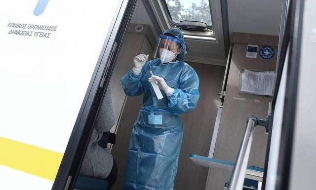 Kορονοϊός: Συναγερμός στη Λαμία - 22 νέα κρούσματα αναμεσά τους Ιερωμένος, επίτροπος και ψάλτης