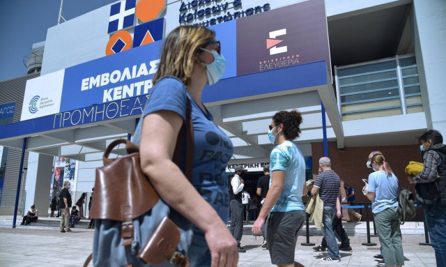 Μπουλμπασάκος στο Newsbomb.gr: Τι έδειξε το παράδειγμα του Ισραήλ – Πότε θα μειωθούν τα κρούσματα