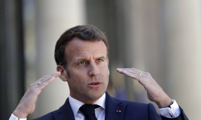 Όταν ο Μακρόν κάθισε στο….ντιβάνι τους Ευρωπαίους δημοσιογράφους- «Δεν μπορώ να λύσω τα κόμπλεξ σας»