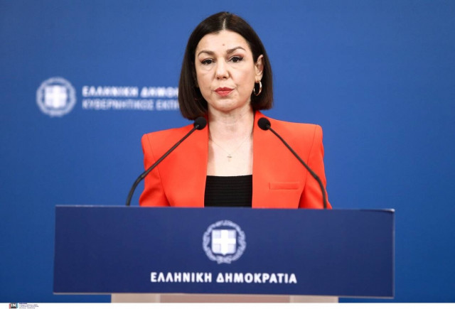 Η κυβερνητική εκπρόσωπος, Αριστοτελία Πελώνη