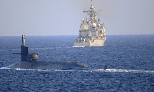 Προειδοποιητικά πυρά από αμερικανικό πλοίο κατά ιρανικών σκαφών στα Στενά του Ορμούζ