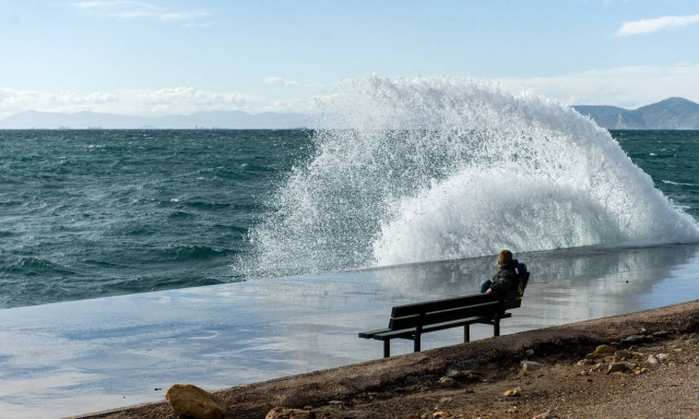 Καιρός: Με καλές θερμοκρασίες επιστρέφουν οι μαθητές στα σχολεία - Μέχρι οχτώ μποφόρ στο Αιγαίο