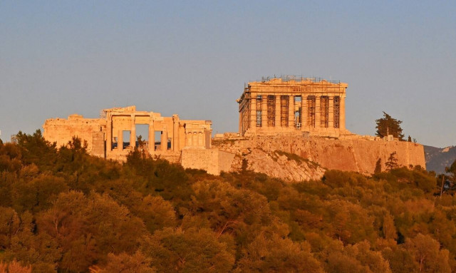 Μενδώνη: Fake news τα περί καταστροφής γλυπτού στην Ακρόπολη