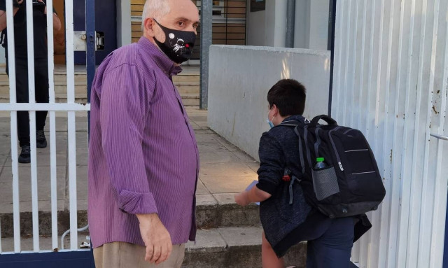 Αλαλούμ με τα self test μαθητών – Εκατοντάδες βγήκαν… «ψευδώς θετικά»