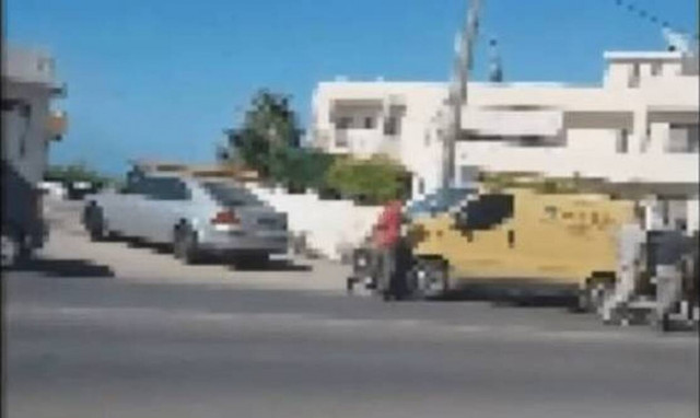 Κρήτη: Απίστευτος καυγάς στα Μάλια - Βγήκαν τα τσεκούρια στη μέση του δρόμου!