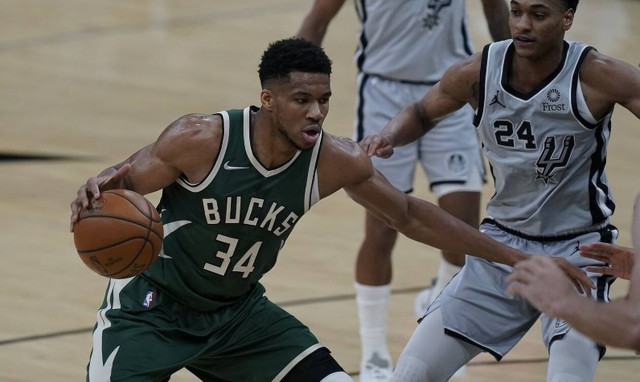 Γιάννης Αντετοκούνμπο - Ισπανία: «Ολυμπιακός λόγω Τζιοβάνι, μεγάλο πάθος του το ποδόσφαιρο»