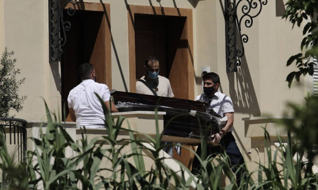 Γλυκά Νερά: Συντετριμμένη η οικογένεια της 20χρονης από το άγριο έγκλημα - Επικηρύχθηκαν οι δράστες