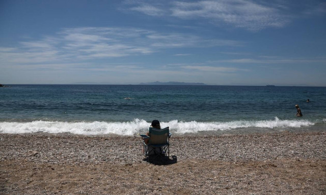 Καιρός: Μικρή άνοδος της θερμοκρασίας την Τρίτη - Επιμένουν οι ισχυροί άνεμοι στο Αιγαίο