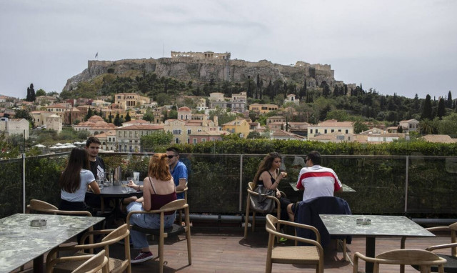 Νέες «ανάσες» ελευθερίας: Κατάργηση των SMS, άνοιγμα διαπεριφερειακών – Το σχέδιο για τον τουρισμό