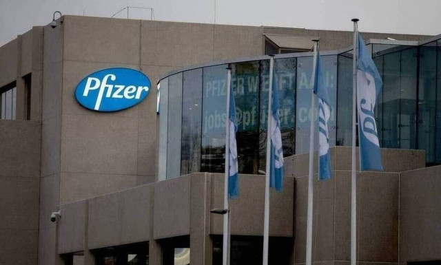Κορονοϊός στη Βρετανία: Αίτημα από τη Pfizer για χρήση του εμβολίου της σε εφήβους 12-15 ετών