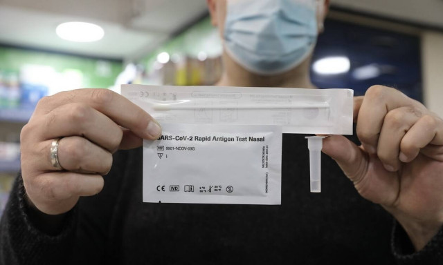 Self-test δυο φορές την εβδομάδα στον ιδιωτικό τομέα - Τι ισχύει για τους υπαλλήλους του Δημόσιου