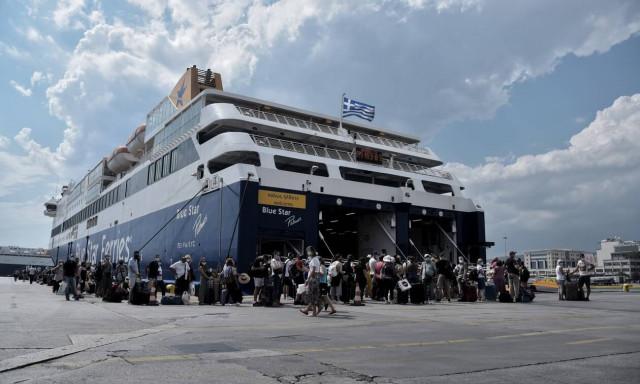 Lockdown: Πώς θα γίνονται ακτοπλοϊκά και αεροπορικά ταξίδια - Τι ισχύει για τεστ και εμβολιασμένους