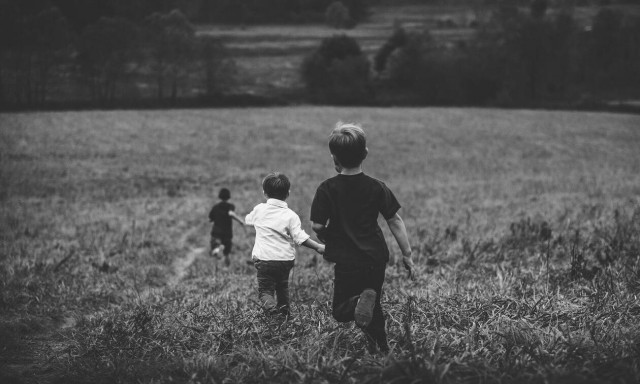 Είναι δικαίωμα του παιδιού, να μεγαλώνει και με τους δύο γονείς!