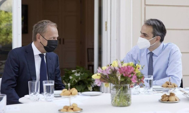 PM Mitsotakis meets with EEP president Tusk