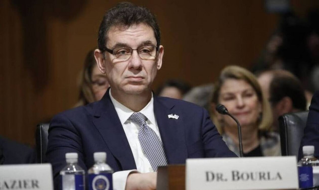 «Βόμβα» του Μπουρλά της Pfizer: Τρίτη δόση εμβολίου μετά από 8 μήνες και έπειτα μία φορά τον χρόνο