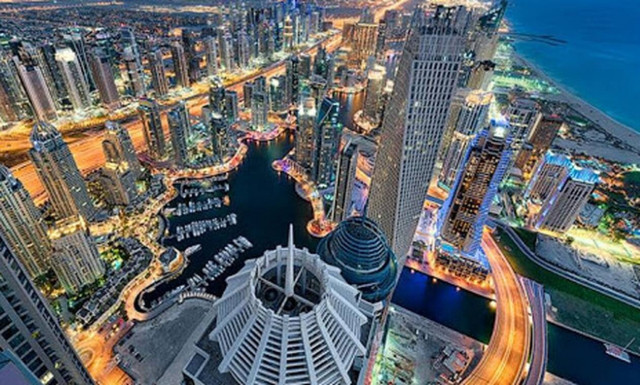 Τουρισμός: Η Ελλάδα ανοίγει «ταξιδιωτικό διάδρομο» για πλήρως εμβολιασμένους με τα Εμιράτα