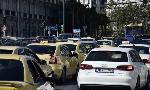 Κίνηση ΤΩΡΑ: Ταλαιπωρία και μποτιλιάρισμα σε δρόμους της Αθήνας - Δείτε χάρτη