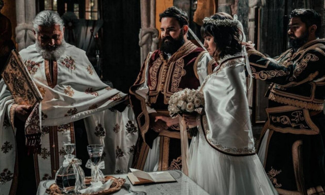 Ο Γάμος της Χρονιάς! Ζευγάρι από τα Τρίκαλα τιμά τα 200 Χρόνια από την Ελληνική Επανάσταση