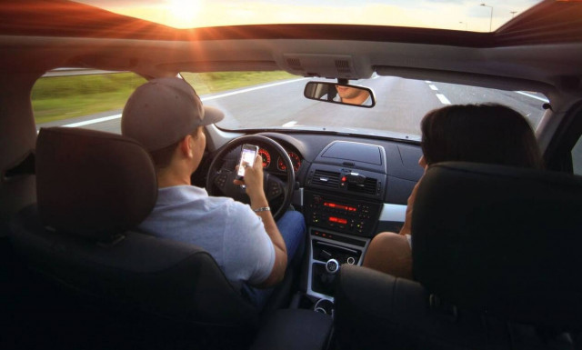 Έρευνα: Αυτές είναι οι κακές συνήθειες των Ελλήνων οδηγών